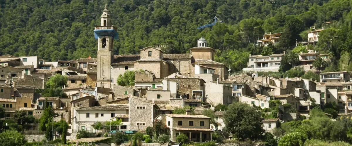 Un pueblo de la Serra de Tramuntana, en Mallorca