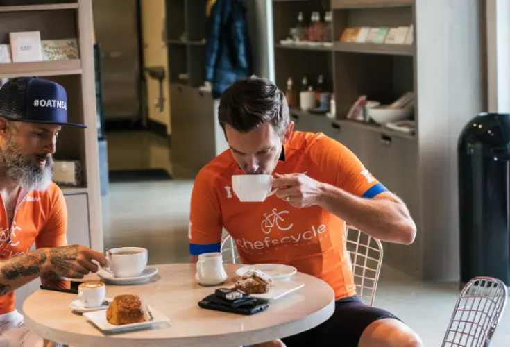 What should you eat for breakfast before going for a bike ride? 