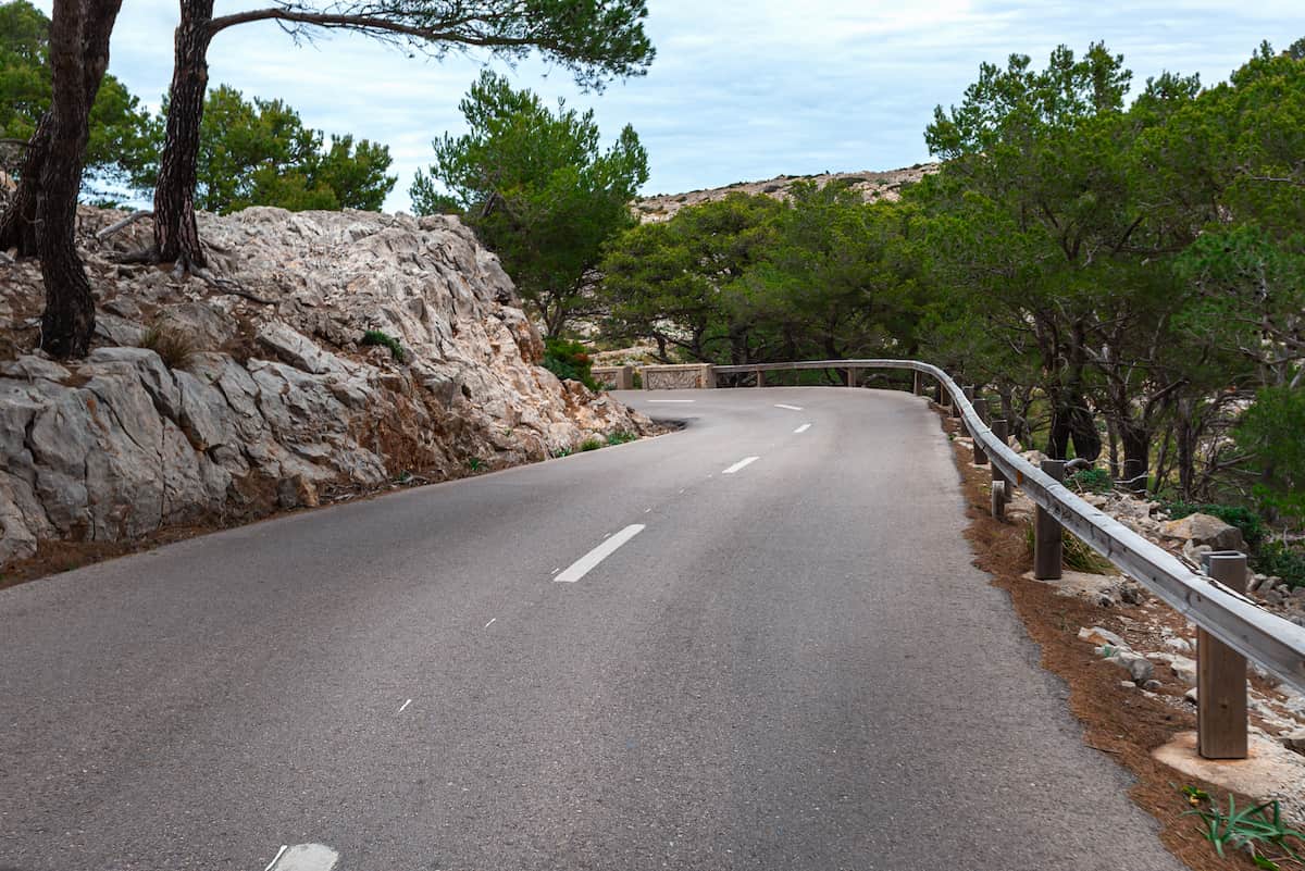 Carretera con curvas en Mallorca